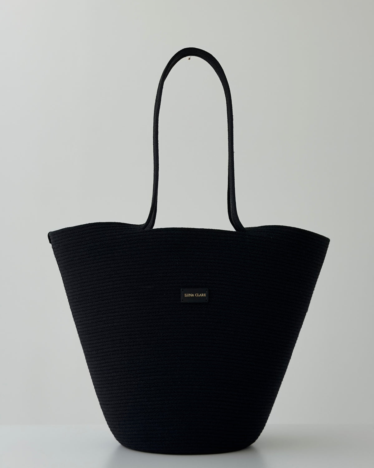 Luna  Round – Calm Black