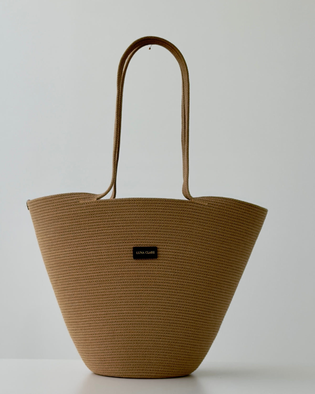 Luna Round – Golden Caramel