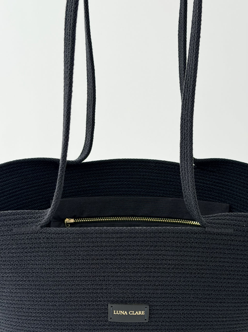 Luna Oval – Calm Black