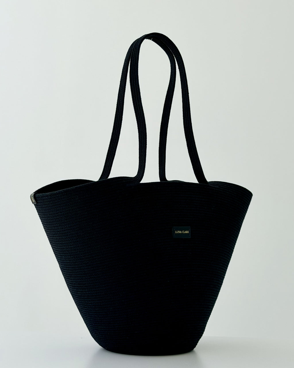 Luna  Round – Calm Black