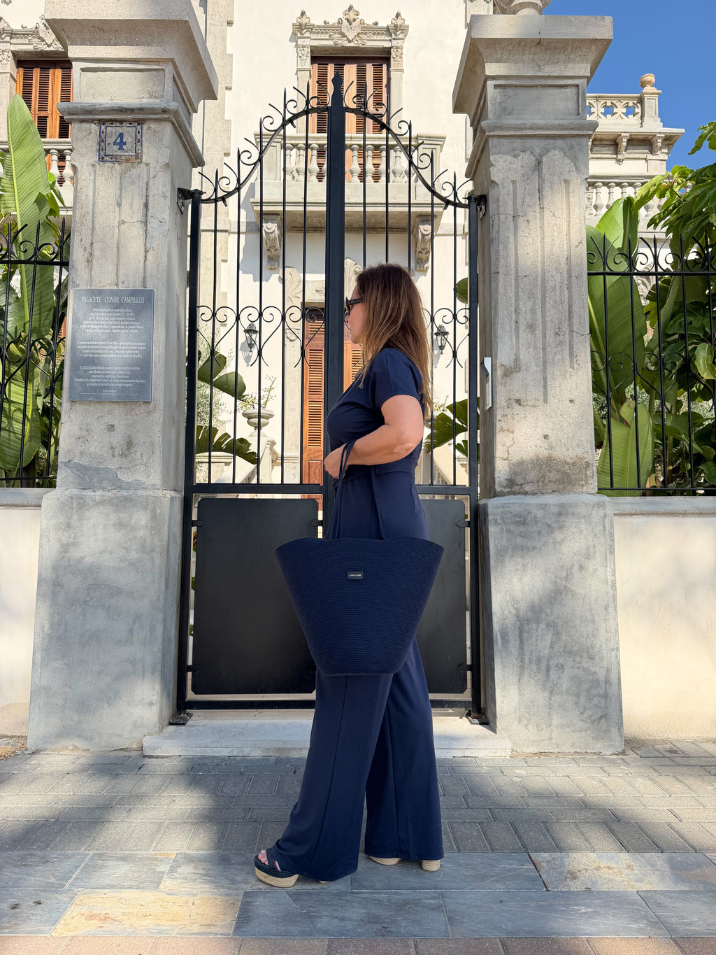 Luna Round – Midnight Blue